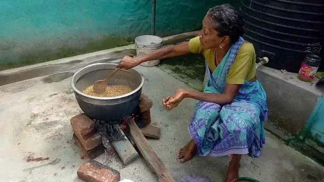 The Grandson Who Aided In The Successful Grandmother's Spice Business!, 1000 Kg Of Chillies And Rs. 3 Lakh In Revenue!